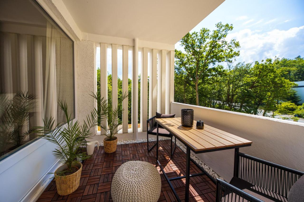 Staytona - Parkpl. - Balkon - Wlan - Netflix - Wfh เทานุสชไตน์ ภายนอก รูปภาพ